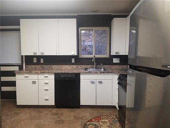 5th image of 25 Lancewood Dr