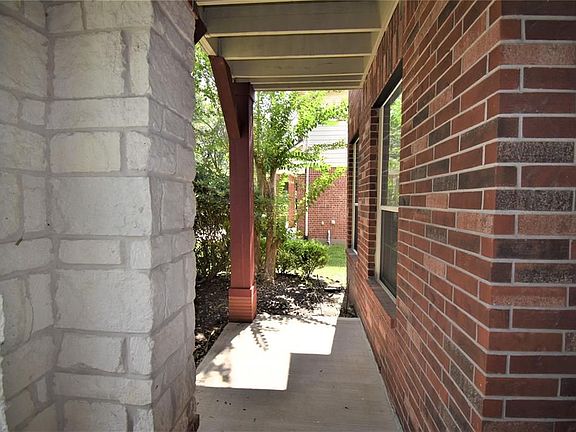3rd image of 25910 Crestford Park Ln