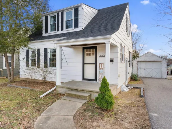 1424 E 5th St, Washington, MO 63090