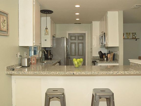 5th image of 617 Flower Dr