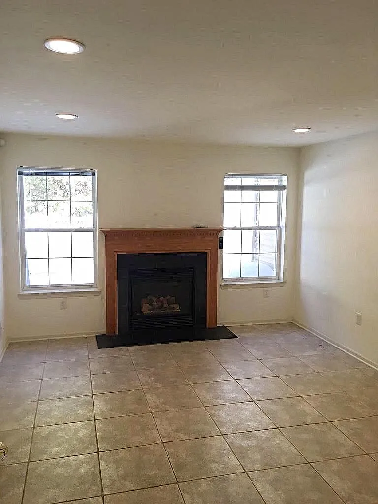 Living room - 25 Cannon Ct