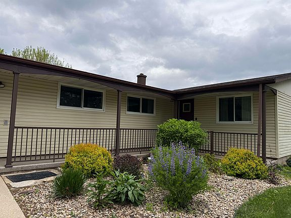 3rd image of 1190 Perry Dr