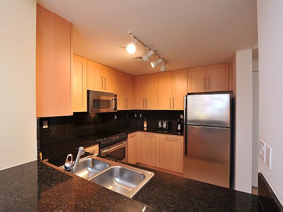 5th image of 511 SE 5th Ave APT 2007