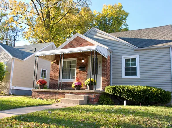 1010 Canterbury Dr, Pontiac, MI 48341