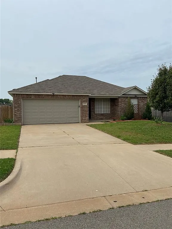 3 bed, 1.5 bath, 1201 sqft, $1,445 — Photo 1