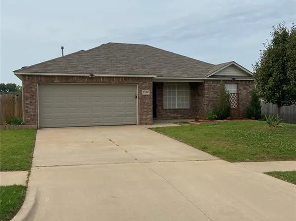 1204 Granite Ln, Noble, OK 73068