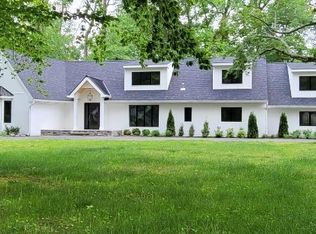 33 Robin Rd, Moorestown, NJ 08057