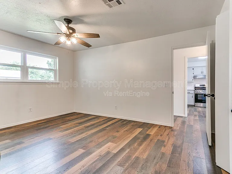 2401 Fedderson Dr — Photo 27
