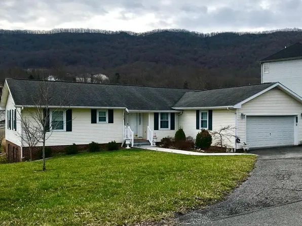 613 Summit St, Bluefield, VA 24605