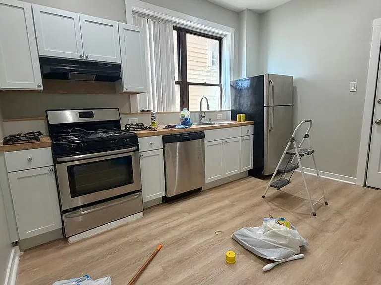 3223 S Lituanica Ave — Photo 11