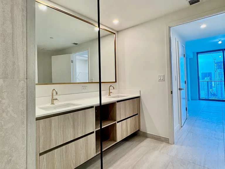 77 SE 5th St #4002 — Photo 8