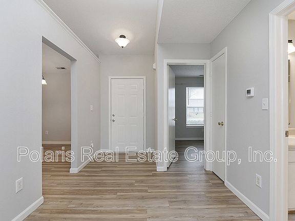 4th image of 109 E Flat Rock Dr
