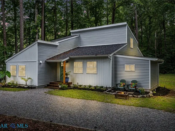 55 Pine Cir, Irvington, VA 22480