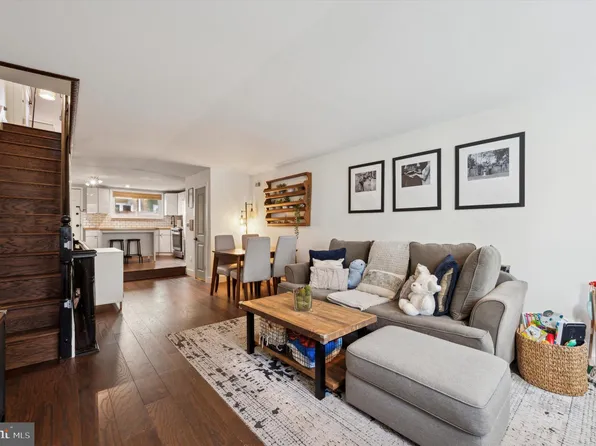 1227 Mercy St, Philadelphia, PA 19148