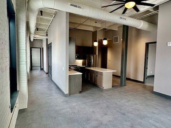 4th image of 1001 SW Adams St #301