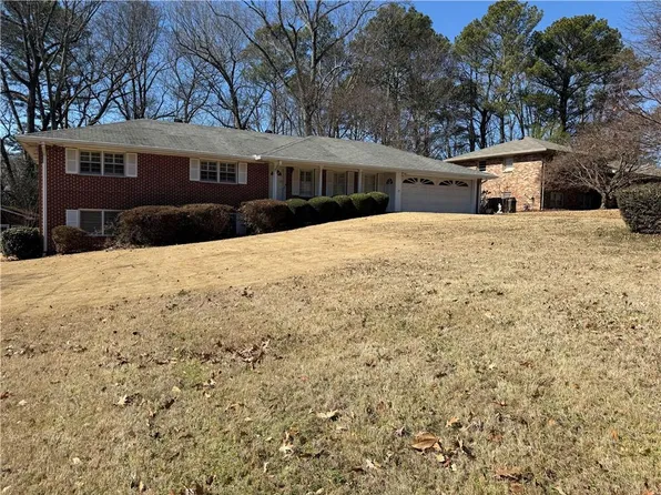 2372 Midvale Cir, Tucker, GA 30084