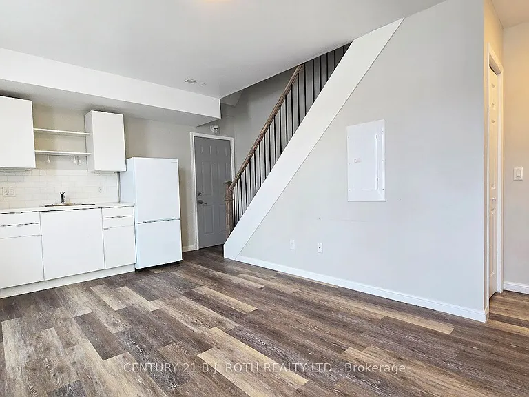 44 Front St S #4 — Photo 2
