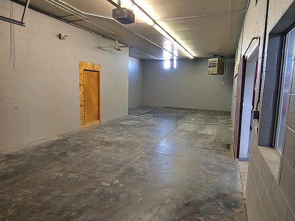 2nd image of 887 E North St