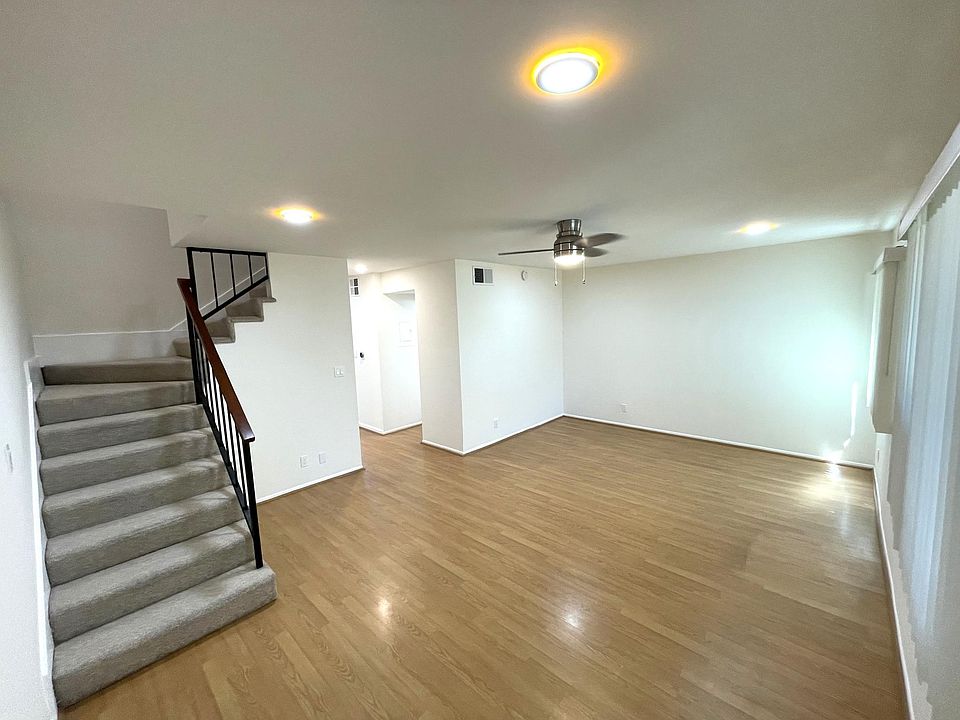 1st image of 19044 Archwood St Unit 3