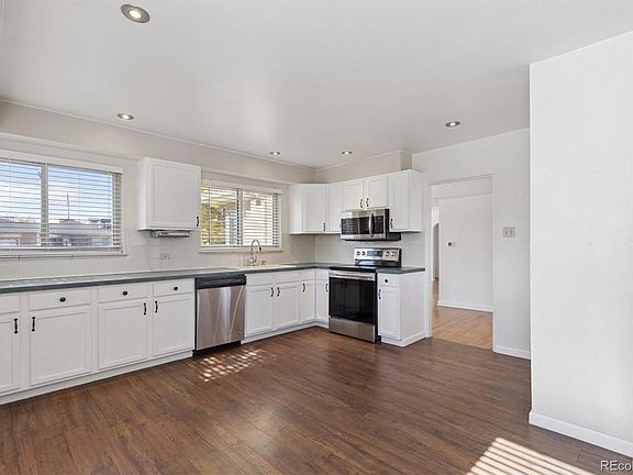 4th image of 1600 Zenobia Street