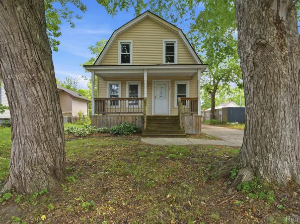 147 Crocker Blvd, Mount Clemens, MI 48043