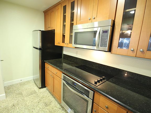 3rd image of 8503 Villa La Jolla Dr APT I