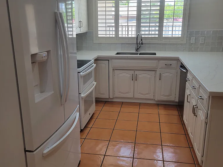 1642 E Carmen St — Photo 22