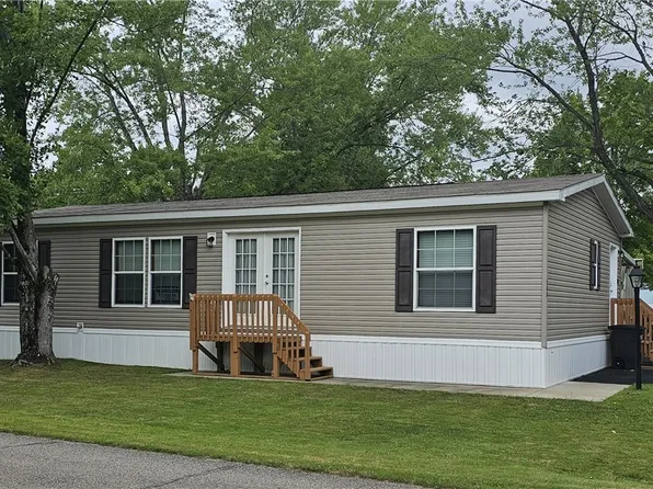 144 Brook Dr, Brookfield, OH 44403