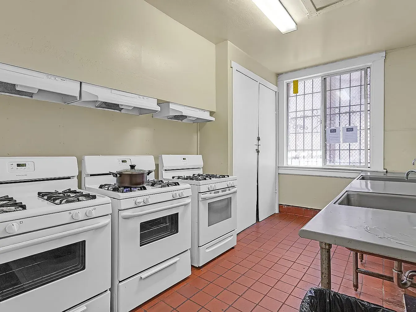 1315 S Flower St — Photo 2