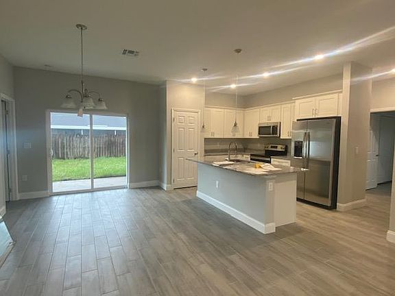 3rd image of 704 Pelican Ct