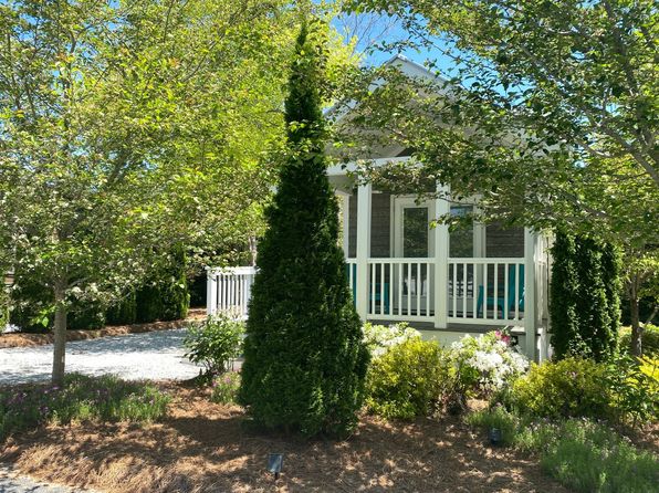 14 Empire Ln, Flat Rock, NC 28731