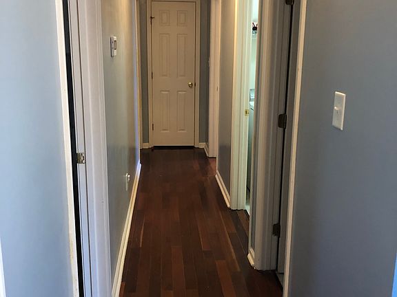5th image of 212 Essex Ct