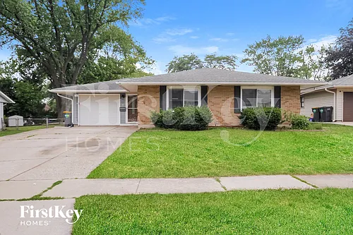 823 Oriole Dr Photo 1