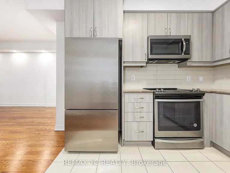 9191 Yonge St #201 — Photo 4