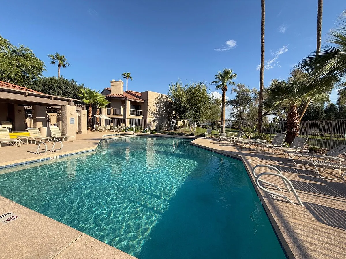 2 bed, 2.0 bath, 1400 sqft, $2,499 — Photo 2