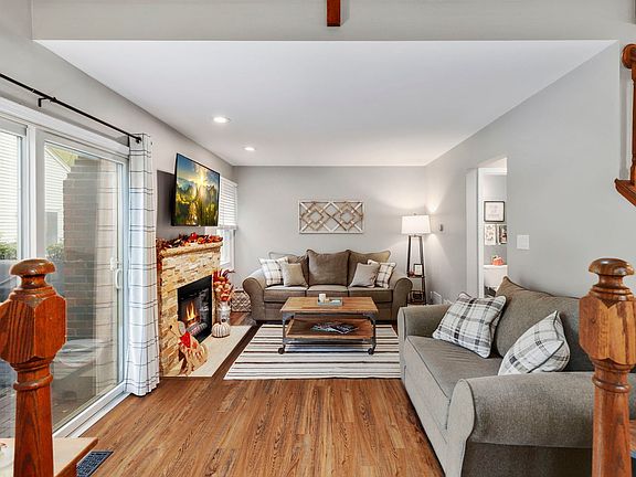 2nd image of 2724 College Hill Cir