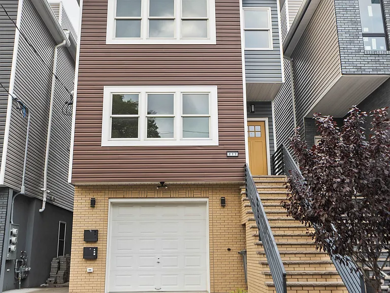 277 Pearsall Ave — Photo 27