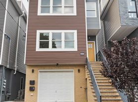 277 Pearsall Ave