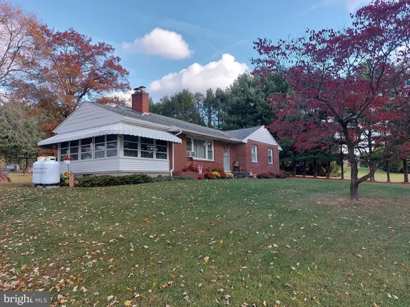 11 Mountain Dr, Jonestown, PA 17038