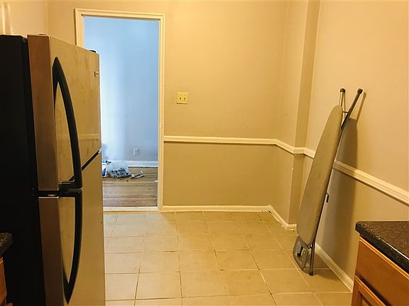 3rd image of 3857 Kings Hwy APT 4L