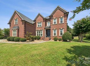 5518 Two Iron Dr, Matthews, NC 28104