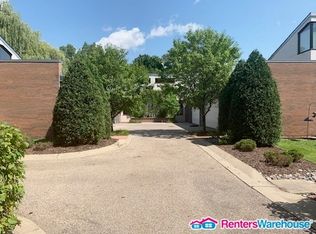 793 Sunset Dr S, Minnetonka, MN 55305