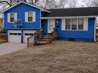 502 NE Ash St, Lees Summit, MO 64063