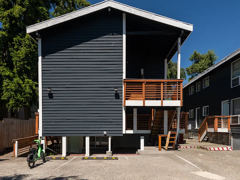 925 SW Holden St #2 — Photo 10