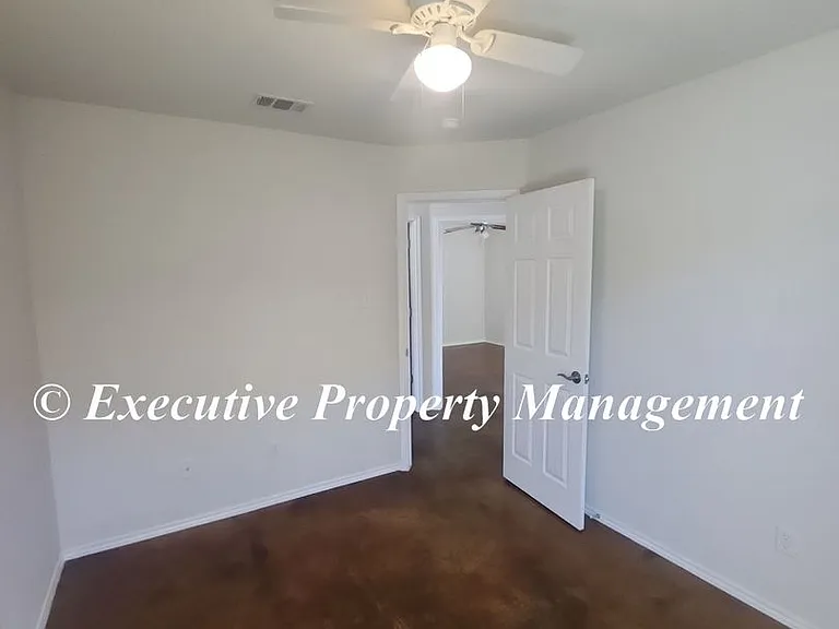2921 Starlight Dr — Photo 8