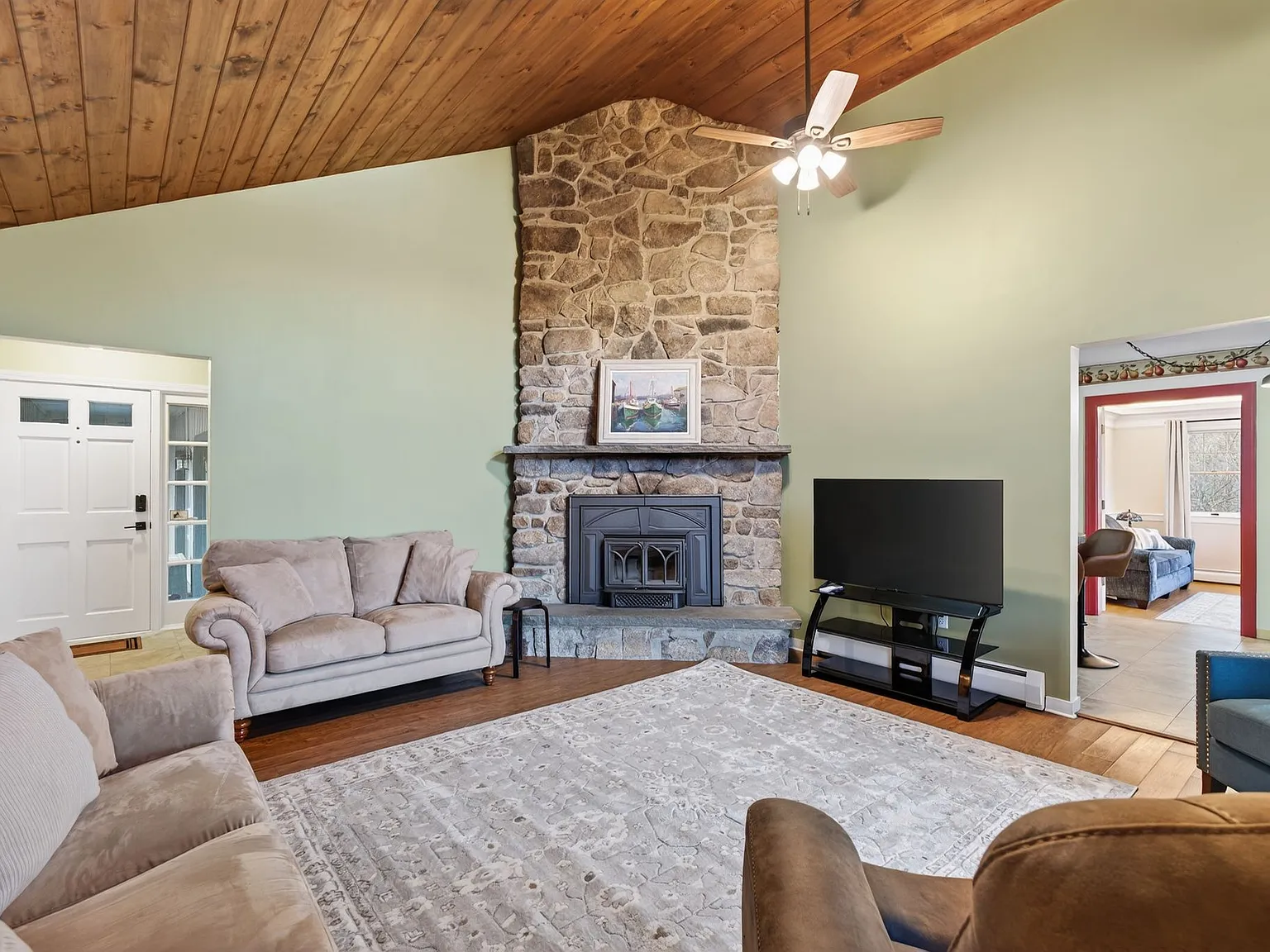 4 bed, 1677 sqft, $3,200 — Photo 3