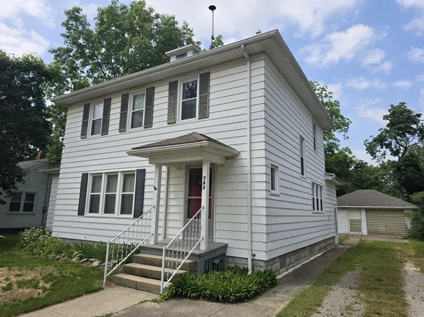 743 N Saginaw St, Owosso, MI 48867