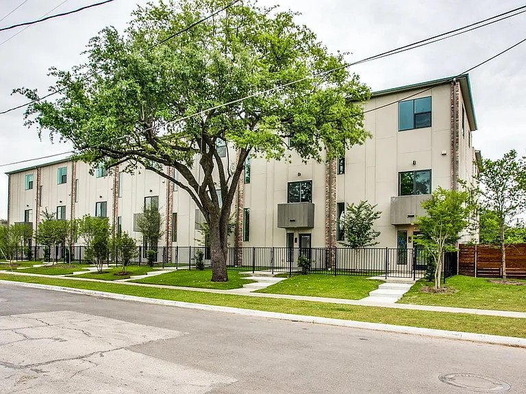 Townhomes on Bennett — Photo 25
