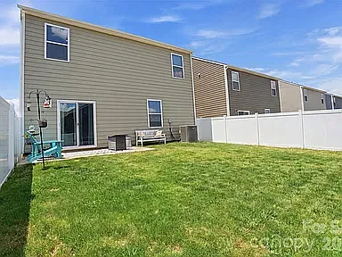 5 bed, 2460 sqft, $2,800 — Photo 2