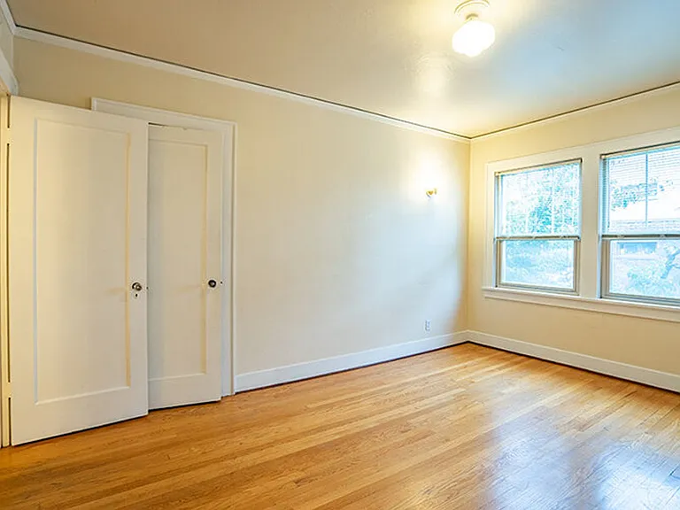 Parkhurst Apartments — Photo 13